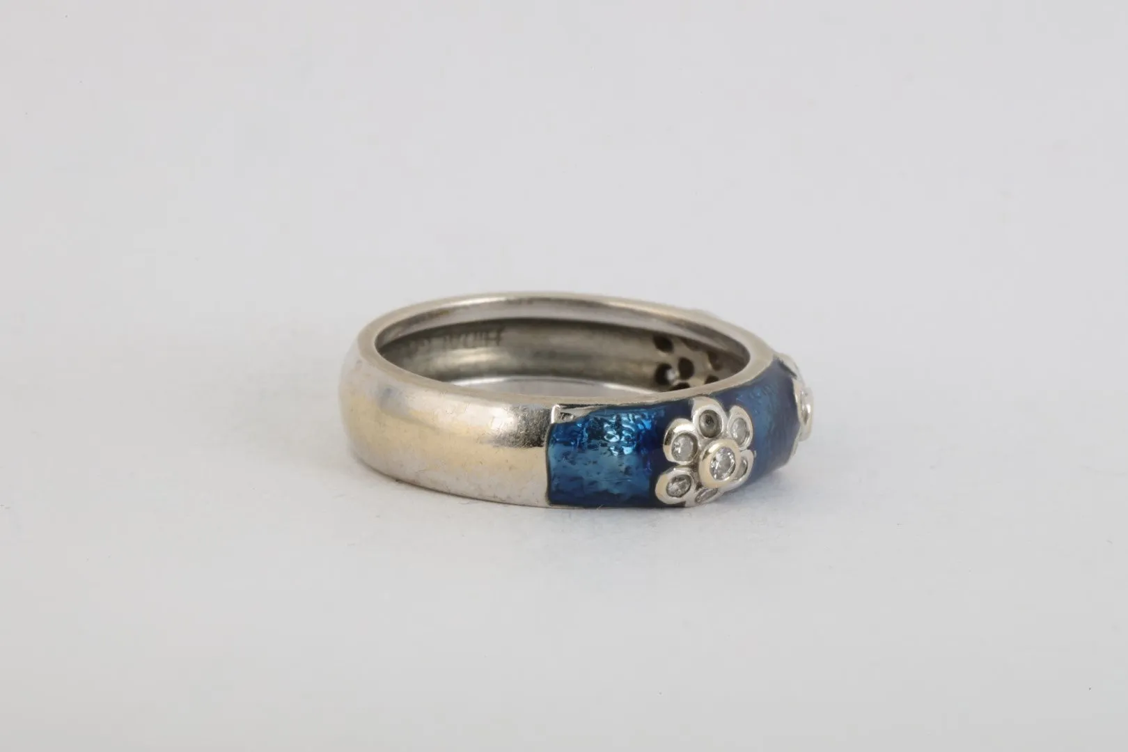 14k White Gold 0.21tcw Diamond & Blue Enamel Ring Size 6.5 (5.55g.)