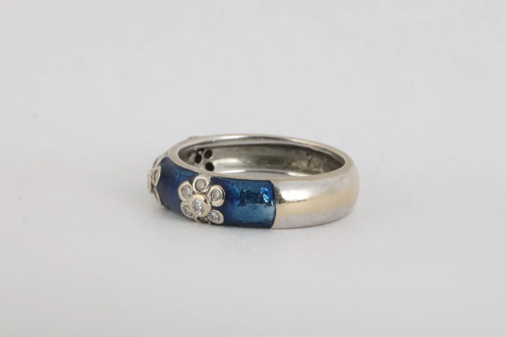 14k White Gold 0.21tcw Diamond & Blue Enamel Ring Size 6.5 (5.55g.)