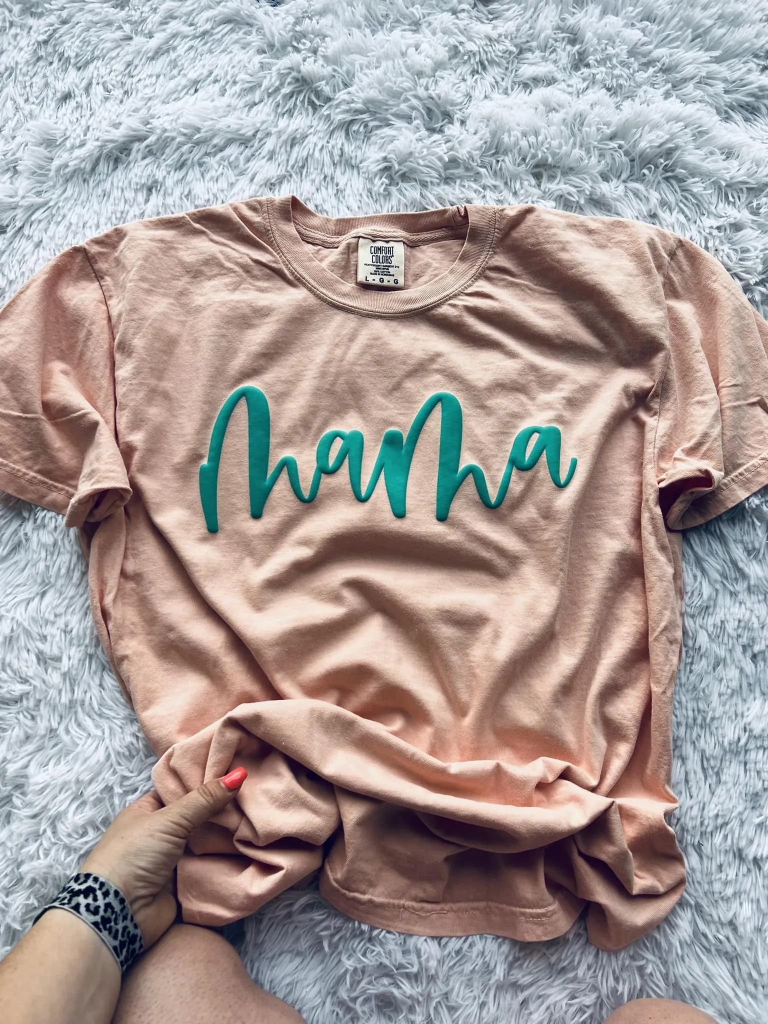 {MAMA, YOU'RE A PEACH} Mint Puff Peach Crew Neck Tee