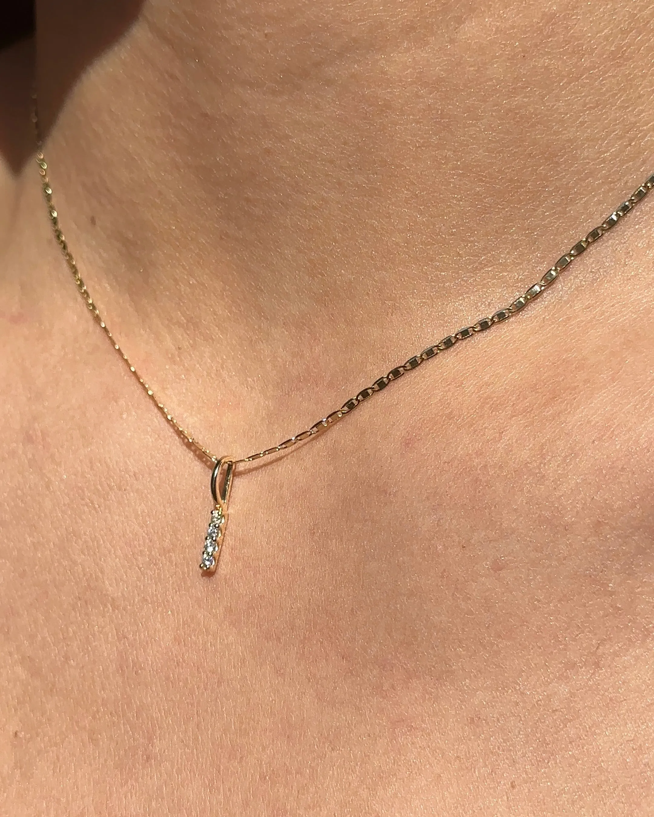 SHORT DIAMOND VERTICAL BAR PENDANT