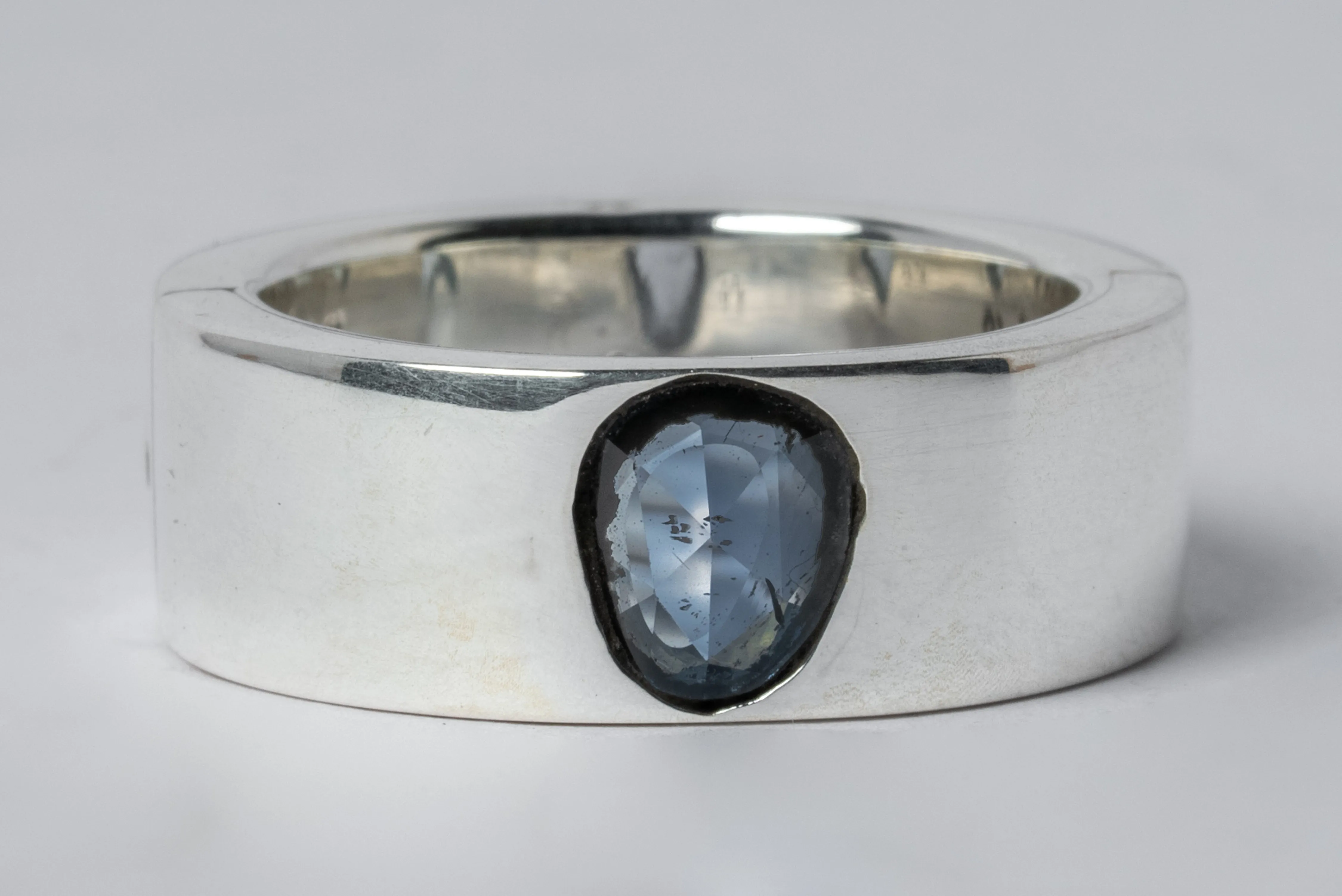 Sistema Ring (1.0 CT, Blue Sapphire Faceted Slab, 9mm, PA SAF)