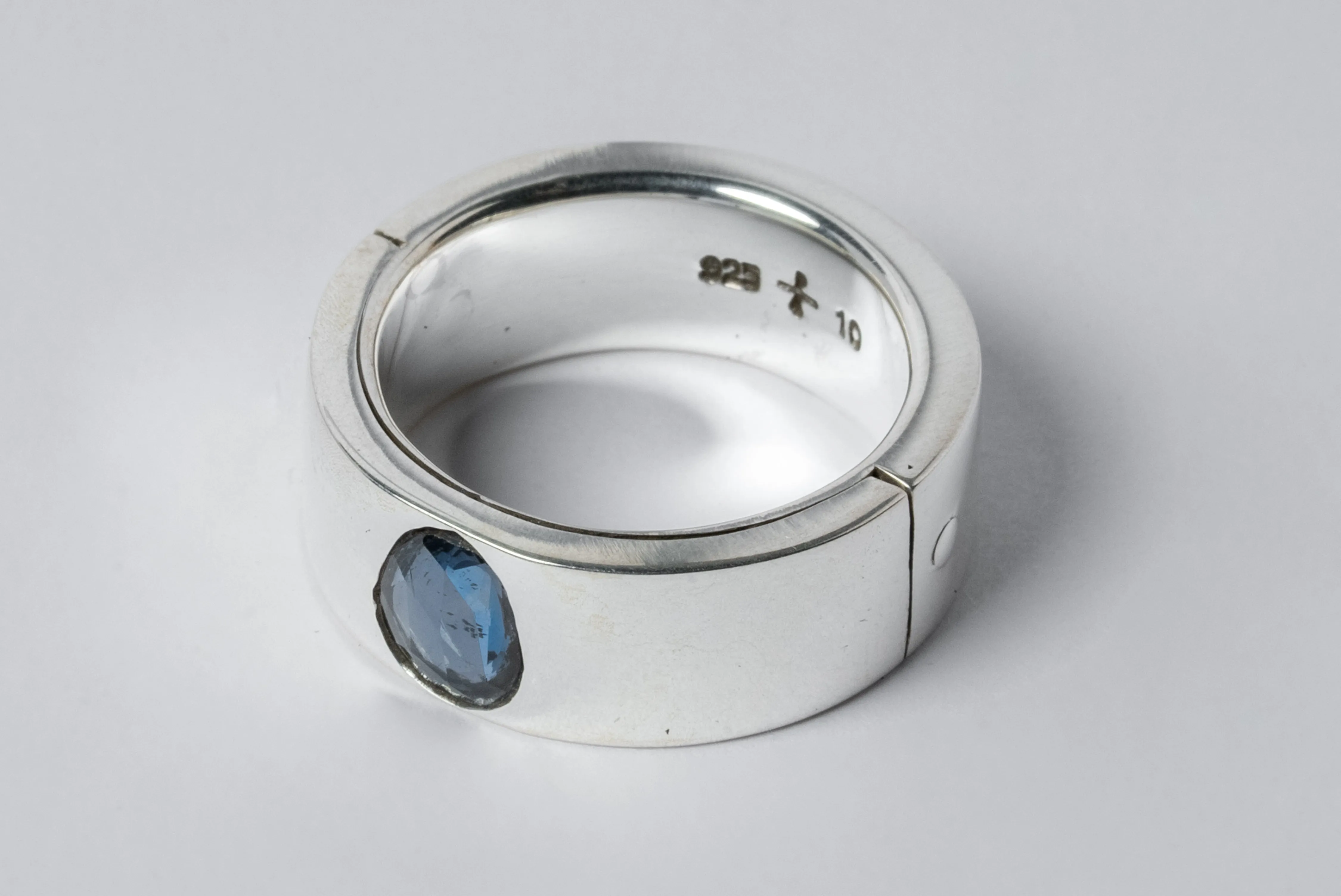 Sistema Ring (1.0 CT, Blue Sapphire Faceted Slab, 9mm, PA SAF)